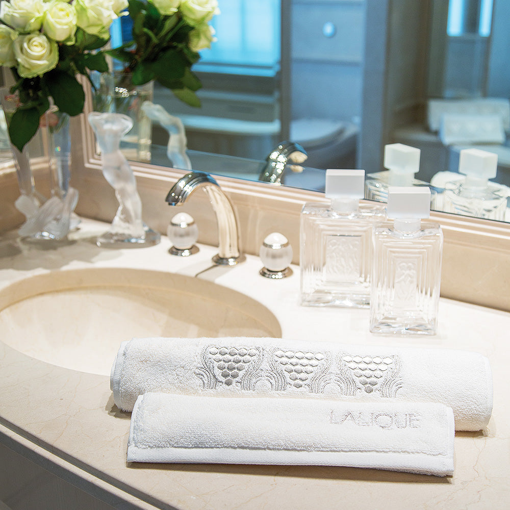 ハンドタオル 刺繍 レザン