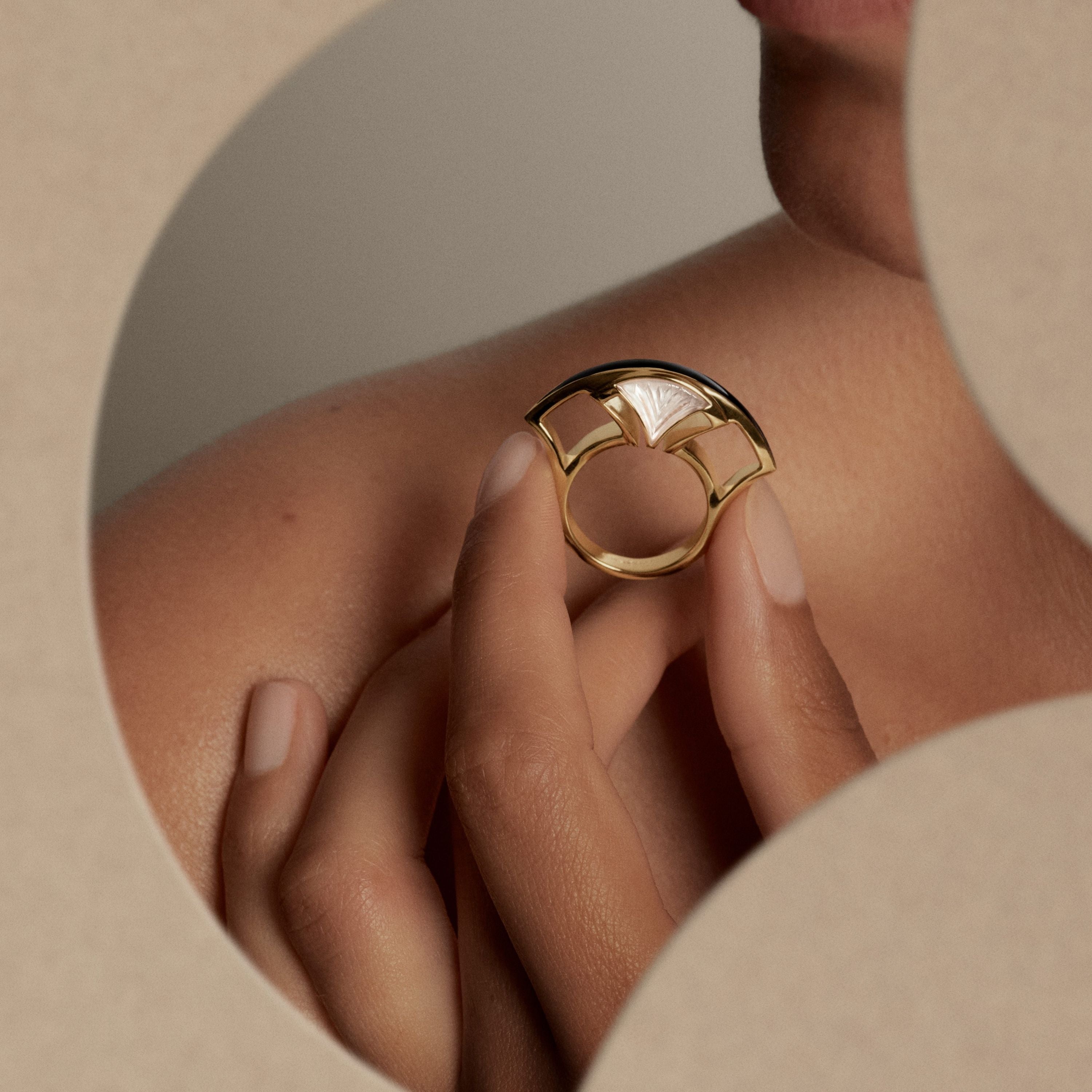 ルネ・ラリック R. Lalique ラパス リングトレイ 鷹 ふくろう Yahoo!オークション -「ラリック リング」(アンティーク